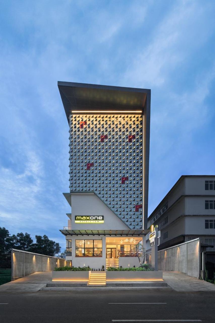 Maxonehotels At Kota Harapan Indah-Bekasi Ngoại thất bức ảnh